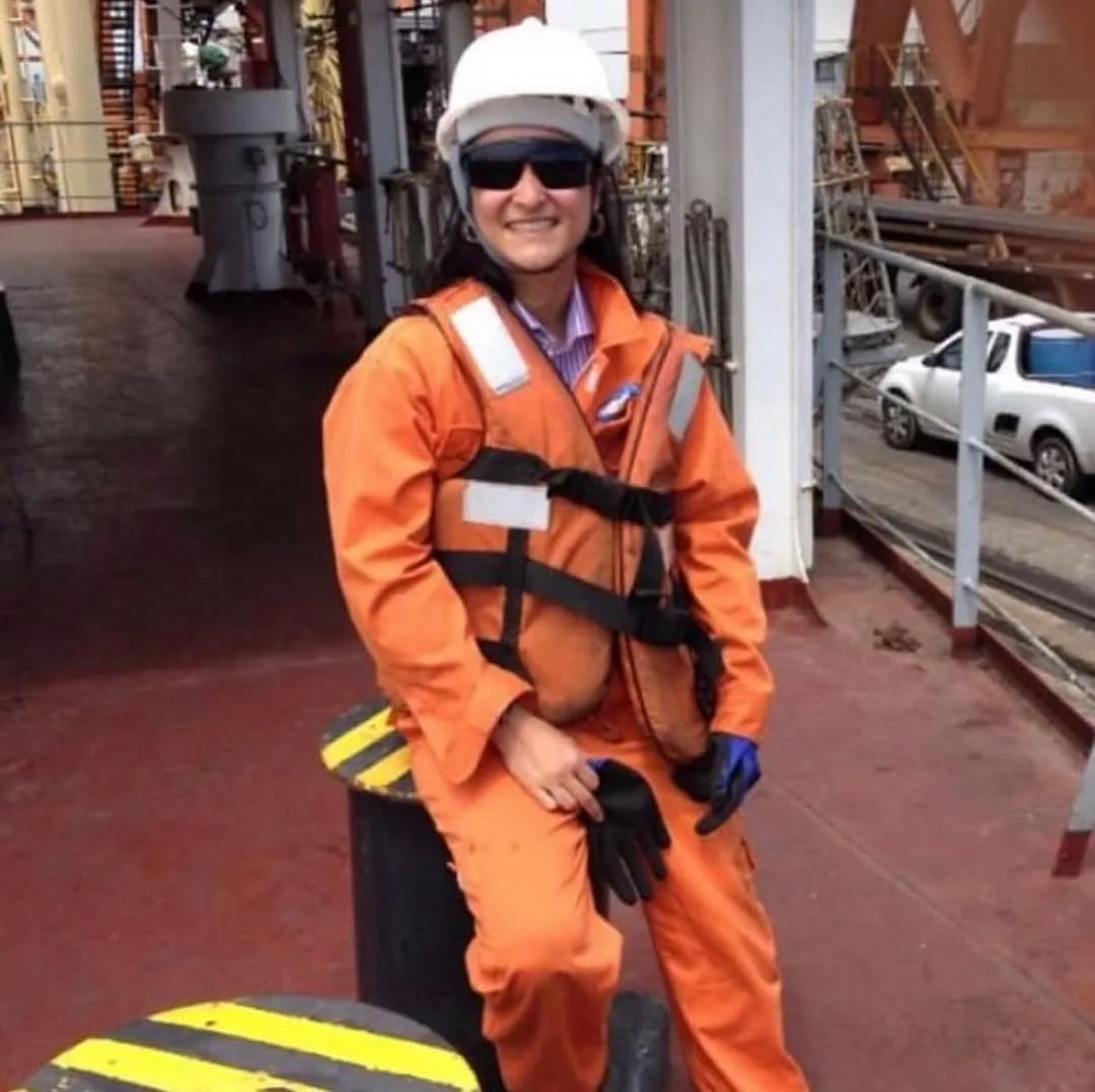 Ingrid Zanella a bordo de navio, em auditoria